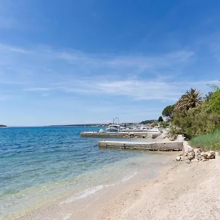 Near Rab Banjol